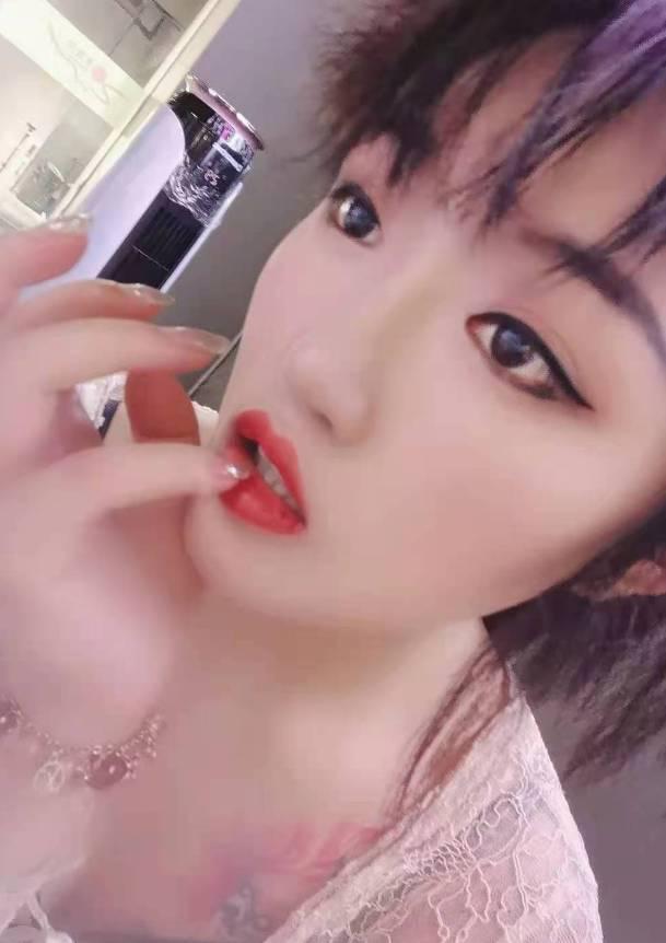 年纪小嫩出水的妹子