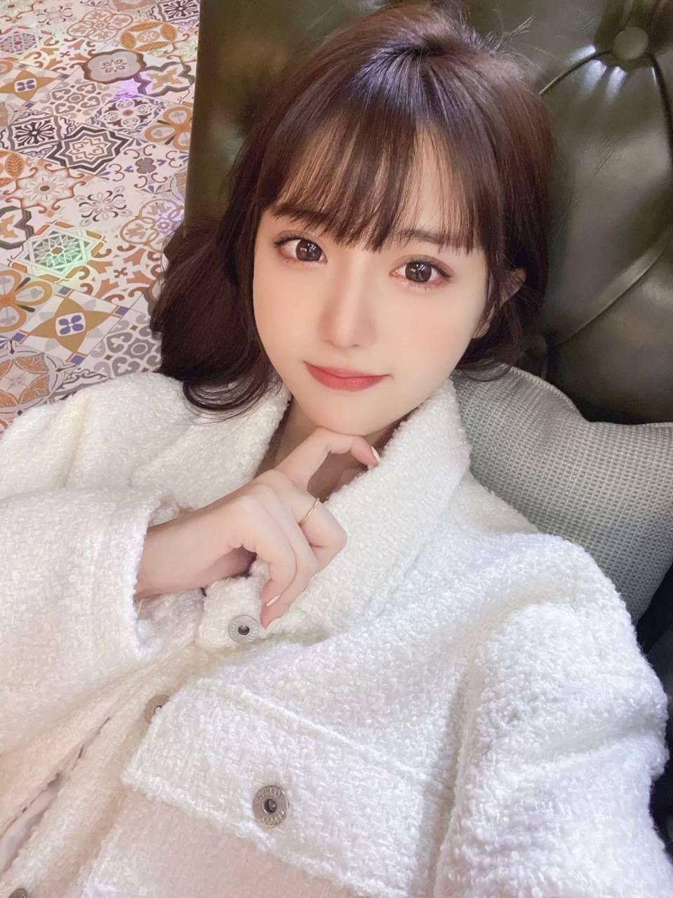 出差上海 朋友叫出来玩 就想艹个嫩的